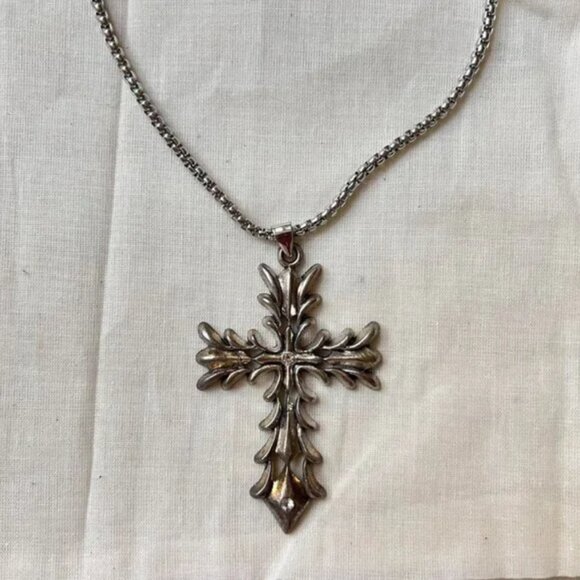 y2k grunge silver cross pendant necklace - Picture 4 of 6